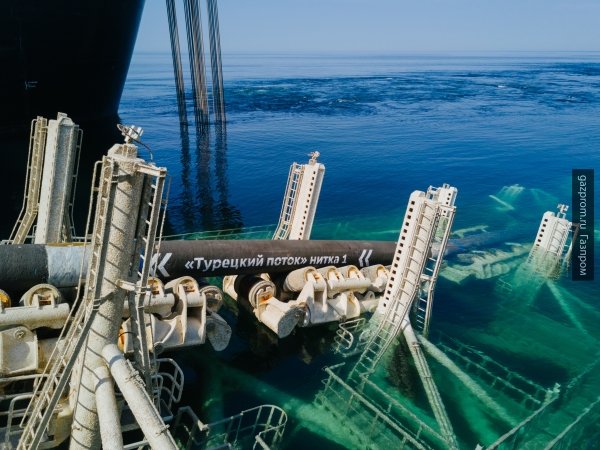 Судно Pioneering Spirit направилось в Чёрное море для укладки «Турецкого потока» Судно Pioneering Spirit направилось в Чёрное море для укладки «Турецкого потока»