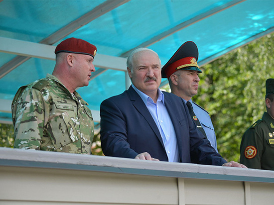 События в Белоруссии развиваются по украинскому сценарию: Лукашенко готовит войска События в Белоруссии развиваются по украинскому сценарию: Лукашенко готовит войска