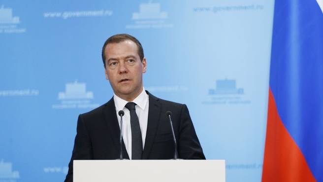 Медведев теряет позиции: как изменились рейтинги политиков и партий Медведев теряет позиции: как изменились рейтинги политиков и партий