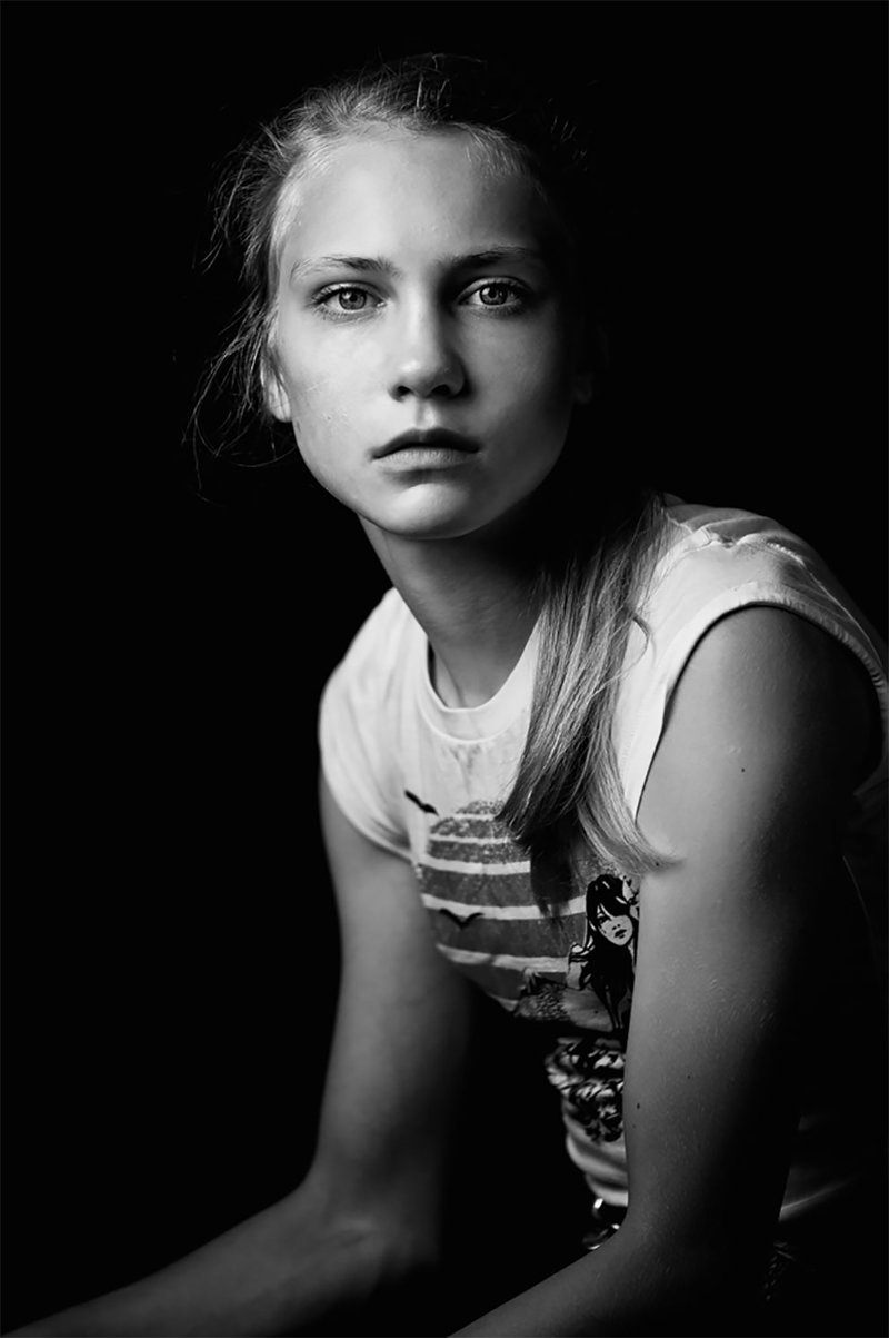 "Портрет Сандры" (фото: Анна Айтнер, Нидерланды) B&W Child Photo Contest, детство, конкурс, победитель, ребенок, снимок, фотография