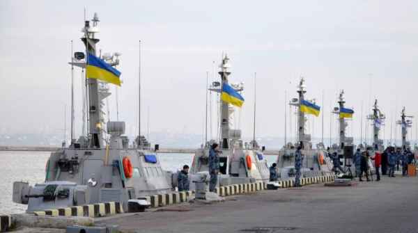 Киев натаскивает катера на бойню в Азовском море