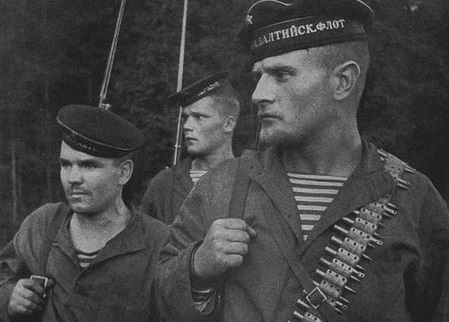Зачем русскому мужику нужна тельняшка Зачем русскому мужику нужна тельняшка