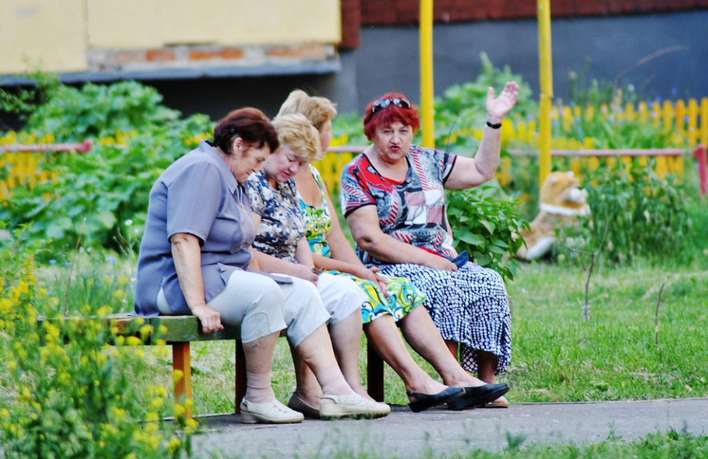 Дочь опозорила мать на весь двор Дочь опозорила мать на весь двор