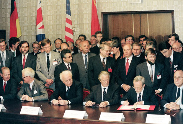 Церемония подписания Договора об окончательном урегулировании в отношении Германии (12 сентября 1990 года)