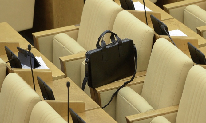 Закон об испытательном сроке для кандидатов в чиновники внесен в ГД Закон об испытательном сроке для кандидатов в чиновники внесен в ГД