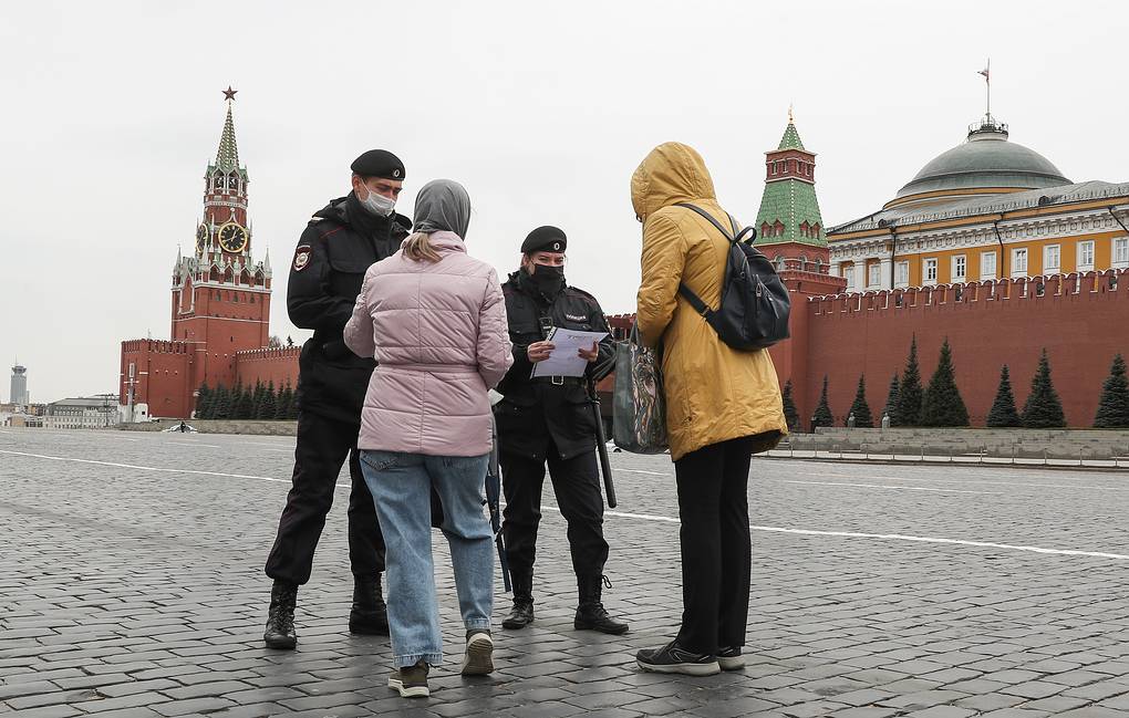 «Положительный анализ»: почему в России растет заболеваемость COVID-19.