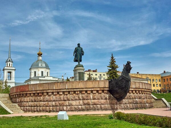 Памятник Афанасию Никитину в Твери