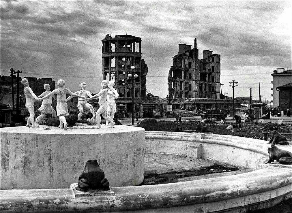 10 редких исторических фото, на которых происходит что-то странное