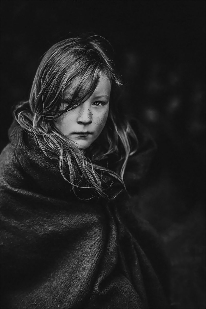 "Эмбер" (фото: Касия Маркока, Ирландия) B&W Child Photo Contest, детство, конкурс, победитель, ребенок, снимок, фотография