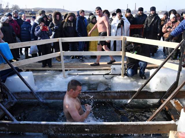 Около 270 тысяч человек поучаствовали в крещенских купаниях в Москве