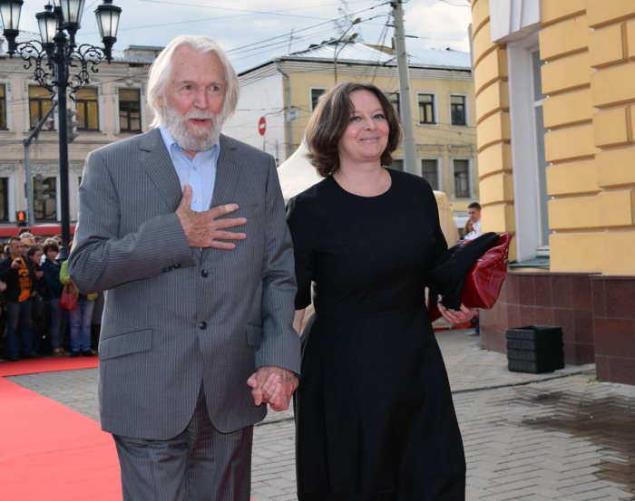 Станислав Любшин с женой Ириной. / Фото: www.kino-teatr.net Два брака Станислава Любшина: Почему крепкий семьянин через 40 лет ушёл из семьи и начал новый отсчёт времени