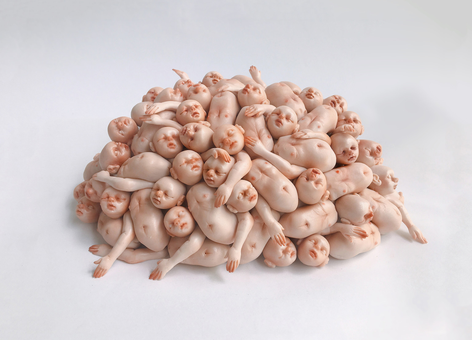 На грани милоты и ужаса: сингапурская художница создает необычные миниатюры