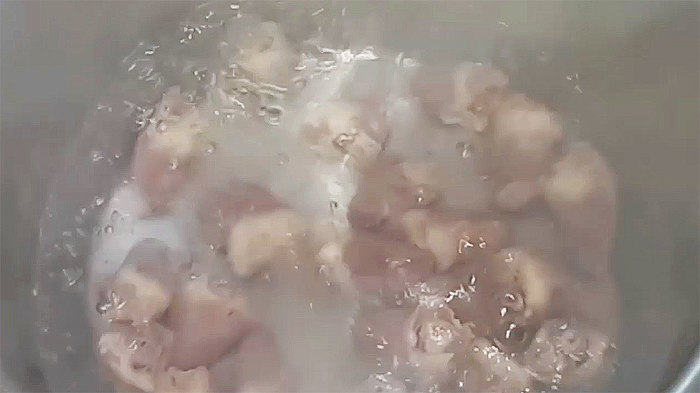 Салат с куриными сердечками, жареными грибами, огурцами и сыром салат с куриными сердечками, пошаговый рецепт с фото, видео рецепт, фоторецепт, рецепт, салат, ужин, кулинария, видео, длиннопост