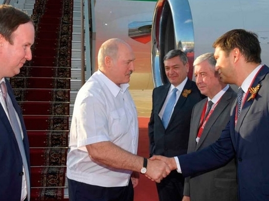 Александр Лукашенко прибыл в Москву с тремя сыновьями Александр Лукашенко прибыл в Москву с тремя сыновьями