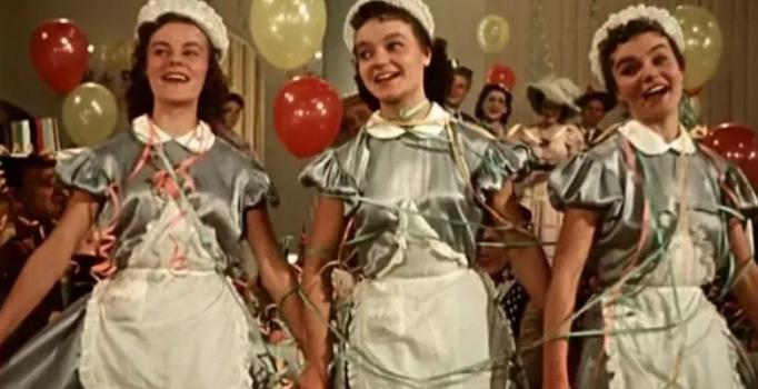 Как выглядят сестрички-официантки из фильма «Карнавальная ночь» спустя 64 года после съёмок