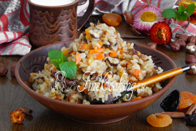 Ароматный, в меру сладкий, рассыпчатый и очень вкусный плов с орехами и сухофруктами понравится не только взрослым, но и детишкам