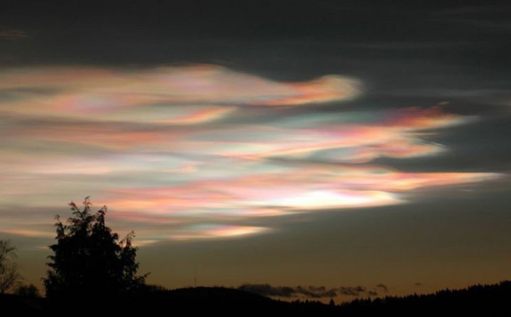  ,  Nacreous