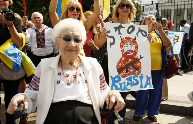 Москва научилась извлекать выгоду из русофобии соседей Москва научилась извлекать выгоду из русофобии соседей