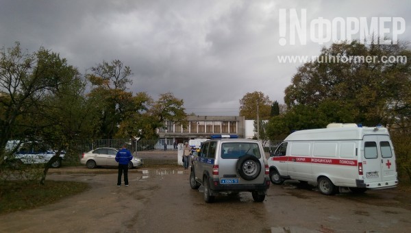 Фото имитации взрывного устройства, из-за которой эвакуировали школу №15 в Севастополе