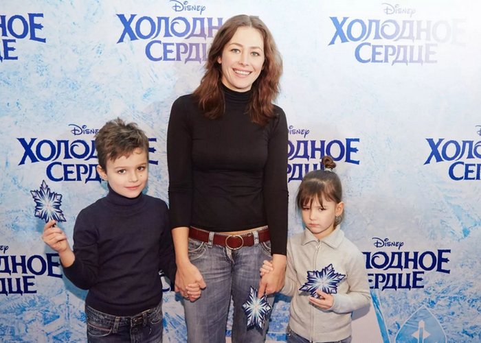 Екатерина Волкова с детьми./ Фото: movister.ru Екатерина Волкова и Эдуард Лимонов: Как артистка полюбила политика, и что из этого вышло