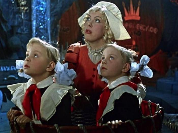 Кадр из фильма *Королевство кривых зеркал*, 1963 | Фото: foboxs.com Кадр из фильма *Королевство кривых зеркал*, 1963 | Фото: foboxs.com
