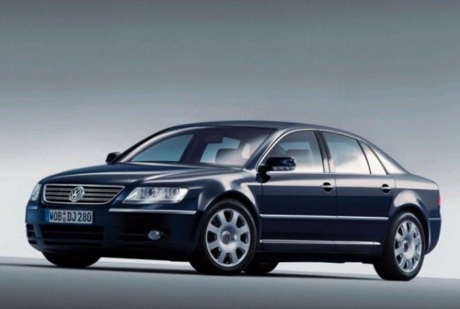 Представительский седан Volkswagen Phaeton выпускался с 2002 по 2016 гг Фото cheatsheetcom