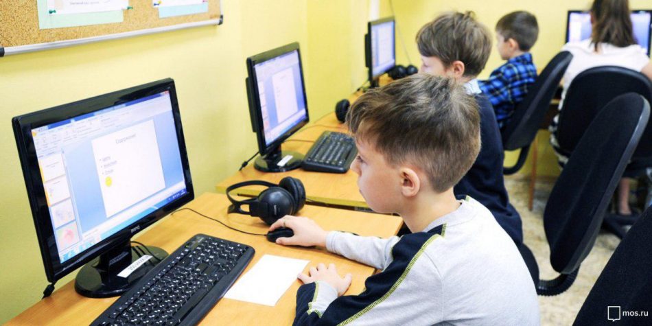 Собянин поручил открыть в текущем году 30 школьных IT-классов
