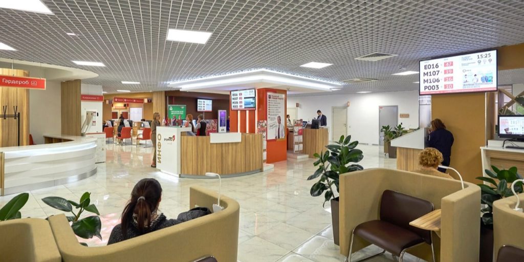 Собянин посетил обновлённый центр госуслуг «Мои документы» района Отрадное. Фото: М. Денисов mos.ru