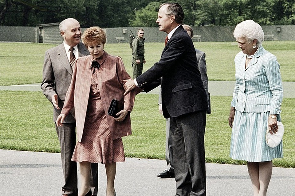 1 мая 1990 года: Михаил Сергеевич и Раиса Максимовна встречаются с 41-м президентом США Джорджем Бушем и его супругой Барбарой.