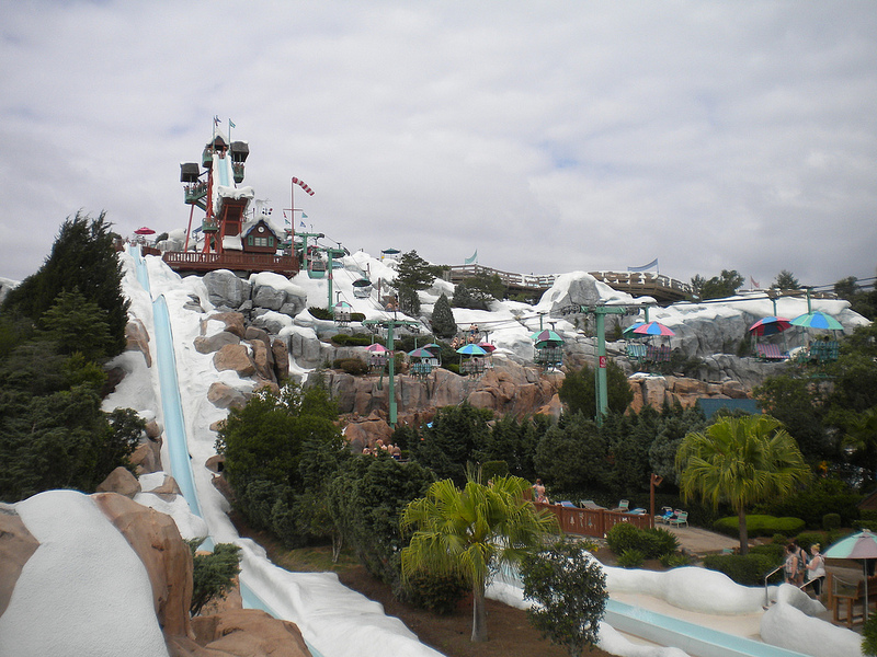 Необычный аквапарк Disney’s Blizzard Beach в стиле горнолыжного курорта. Фото