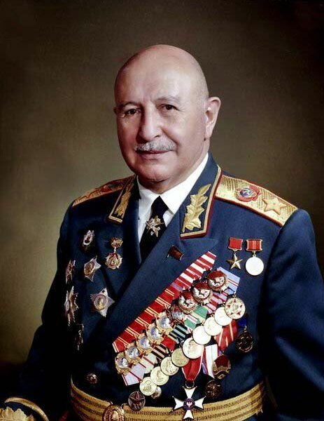 Не зря известный русский военачальник армянского происхождения - маршал Иван Баграмян говаривал: "Если в дивизии менее 50% русских, её надо расформировывать"...