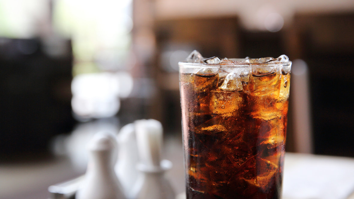 Диетическая кола опаснее обычной: врач рассказала, чем рискуют любители «нулевых калорий»