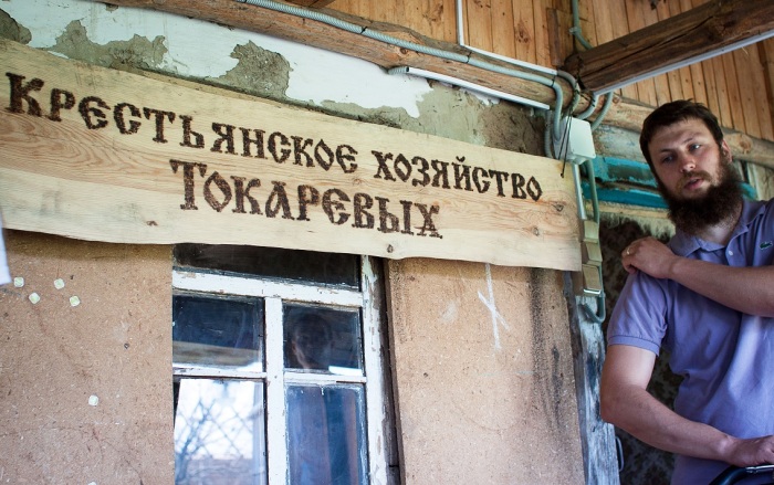 Андрей Токарев перевез жену с детьми в хутор под Инжавино, Тамбовская область. Андрей Токарев перевез жену с детьми в хутор под Инжавино, Тамбовская область.
