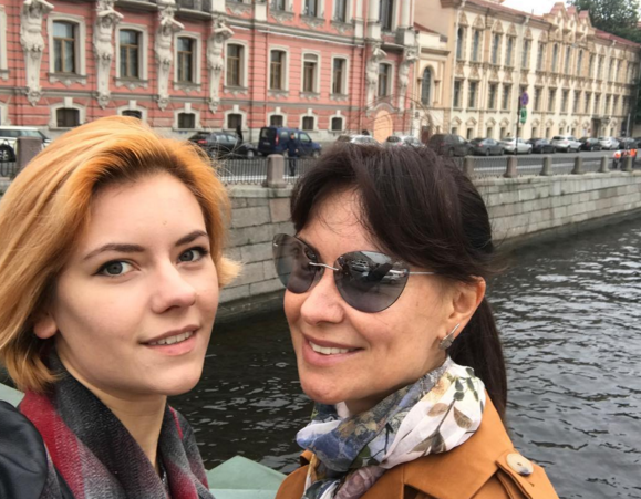 Старшая дочь Гришаевой Настя 5 лет училась в Англии Старшая дочь Гришаевой Настя 5 лет училась в Англии