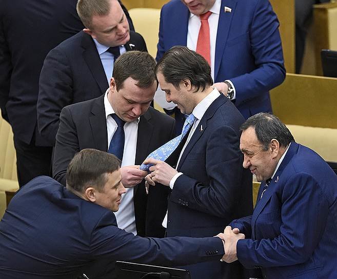 Американцам показали будни Государственной Думы России... и забурлило Американцам показали будни Государственной Думы России... и забурлило 9gag, государственная дума, депутат, депутаты, идиотизм, опозорить страну, позор, политики