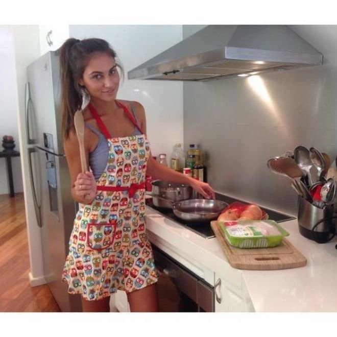 Когда зашел на кухню и забыл, что голоден Когда зашел на кухню и забыл, что голоден девушки, кухня, фото