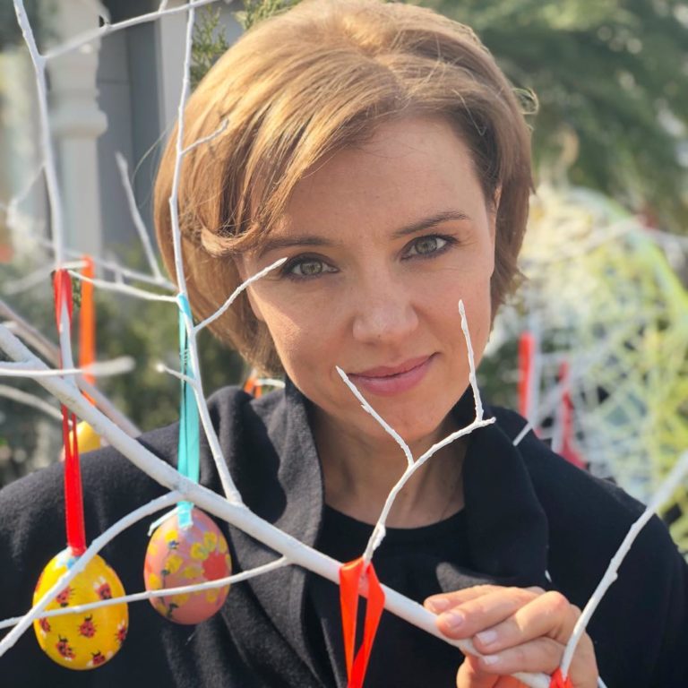 Ради комплиментов в сети Ксения Алферова выставила на всеобщее обозрение смелые фото с отдыха