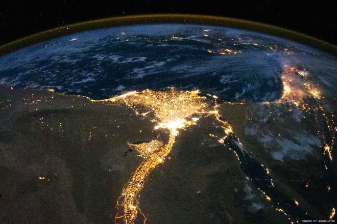 1304019078_1303818941_nasa_earth-1003