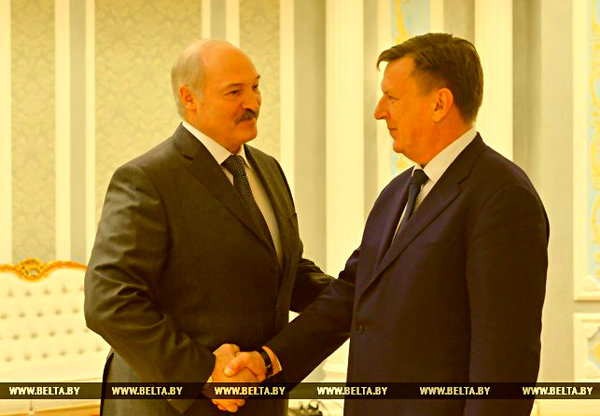 Лукашенко на встрече с премьером Латвии: «Забудьте, Беларусь не будет дружить против России» Лукашенко на встрече с премьером Латвии: «Забудьте, Беларусь не будет дружить против России»