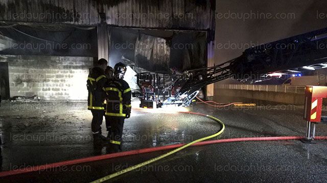 Серьезный пожар произошел во французском Гренобле