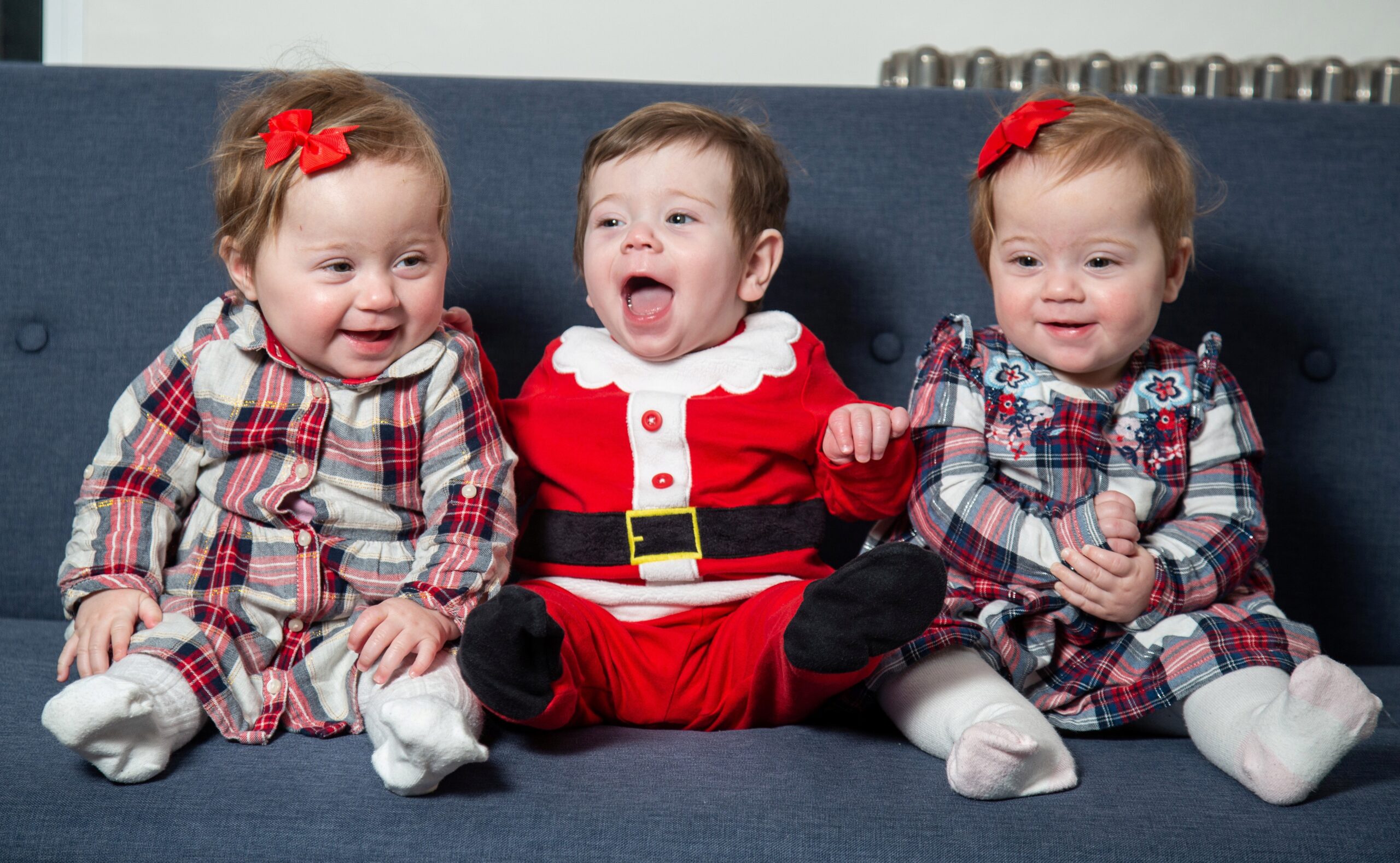 Три близнеца из двух маток: уникальный случай рождения тройни в Великобритании