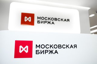 Рубль вырос к доллару и евро при открытии торгов Рубль вырос к доллару и евро при открытии торгов