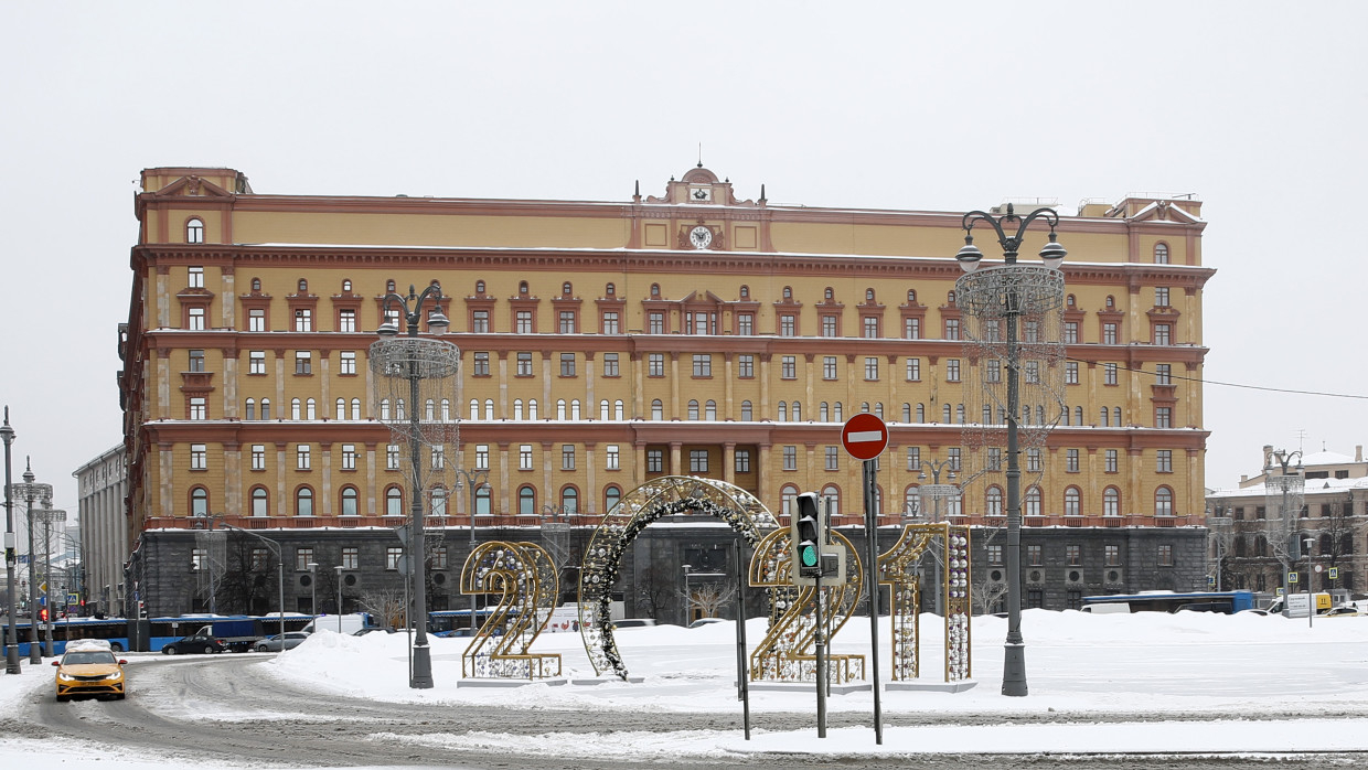 Памятник на Лубянской площади в Москве