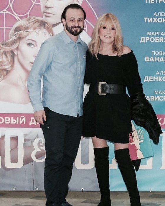 Супер-мини и «зефирные» платья: как одевается Алла Пугачева после похудения Супер-мини и «зефирные» платья: как одевается Алла Пугачева после похудения