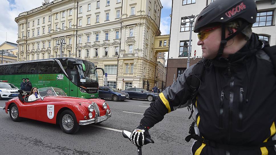 Равенство бедности и богатство неравных