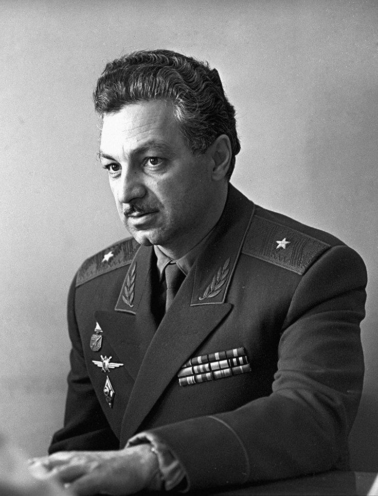 Сталины остались, Хрущевы уехали. Как живут потомки советских вождей? Сталины остались, Хрущевы уехали. Как живут потомки советских вождей?