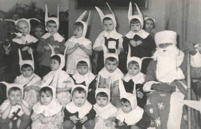 Костюмов снежинок девочкам, похоже, не хватило. Костюмов снежинок девочкам, похоже, не хватило.