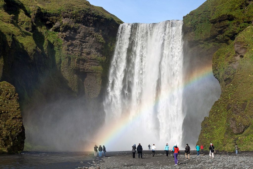 http://animalworld.com.ua/images/2015/January/Eco/Skogafoss/Skogafoss-1.jpg