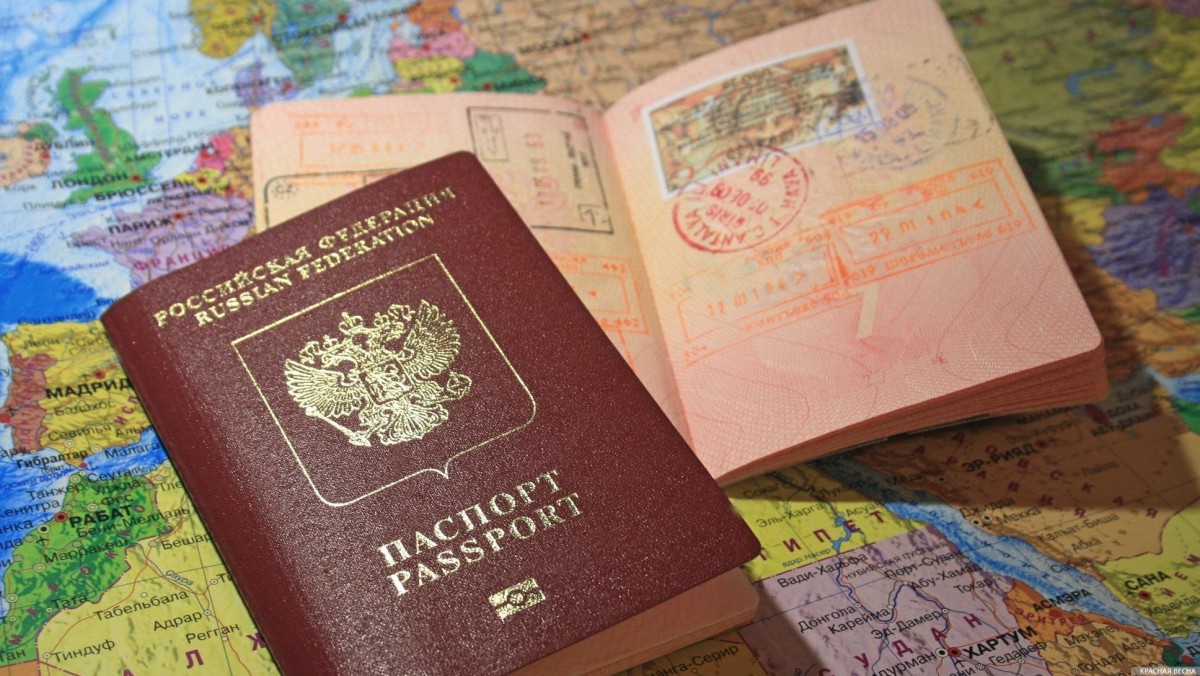 5 причин, почему стоит получить второй загранпаспорт