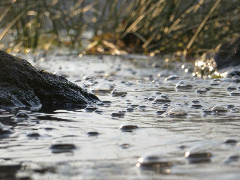 Вода озера Лаахр-Зе не кипит, – это газы